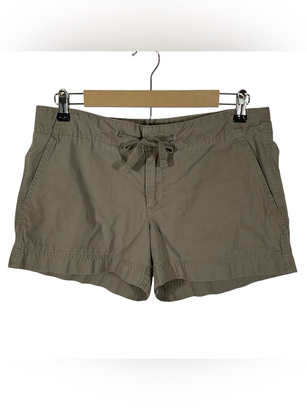 Gap Women’s Army Green Shorts With Drawstring. Size 8.